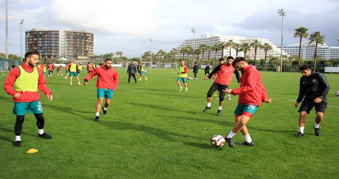 Karşıyaka, Antalya'da iki hazırlık maçı yapacak