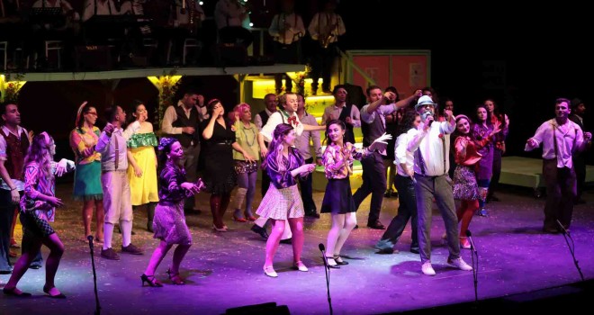 Aliağa Belediye Tiyatrosu oyuncularından muhteşem performans