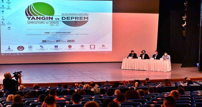Deprem ve yangın uzmanları İzmir’de buluştu