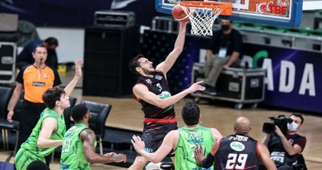 Pınar Karşıyaka, Berkan Durmaz ile uzattı