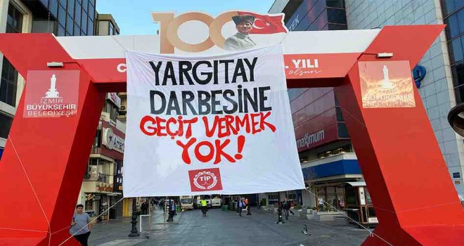 TİP İzmir'den Karşıyaka Çarşı'da pankartlı protesto