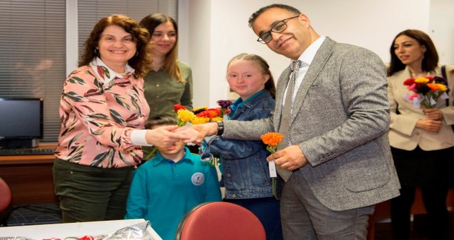 En Özel Hediye, İzmir İl Milli Eğitim Müdürü Dr. Ömer Yahşi’den