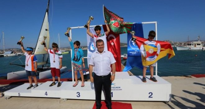 3 KSK'li yelkenciden Çeşme'de birincilik