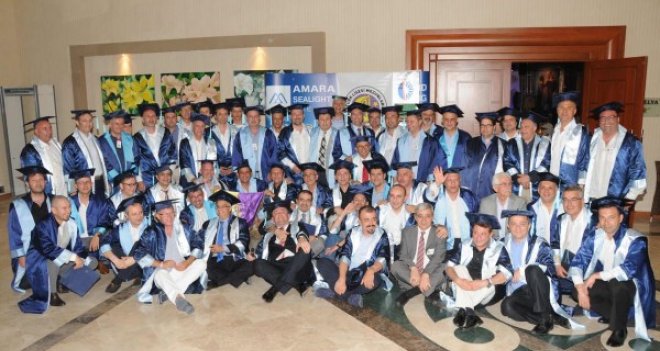 30 yıl sonra kep giydiler