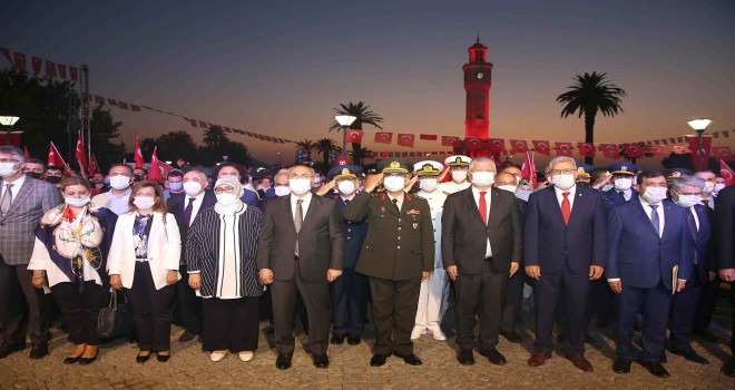 15 Temmuz etkinlikler Konak Meydanı'nda tamamlandı