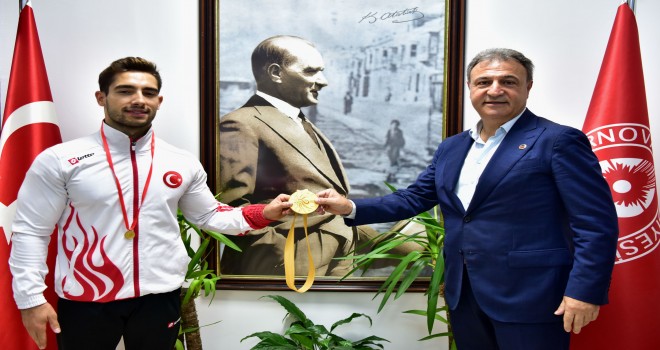 Dünya Şampiyonu'ndan Başkan İduğ'a ziyaret