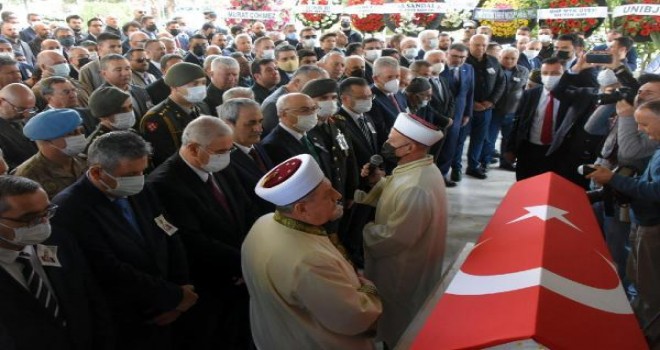 Eski İzmir Cumhuriyet Başsavcısı Güre son yolculuğuna uğurlandı