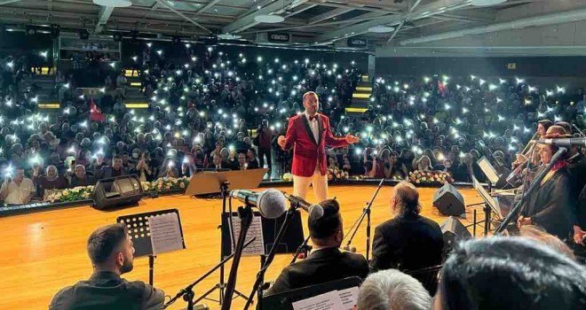 En güzel aşk şarkıları Karşıyaka’da söylenecek