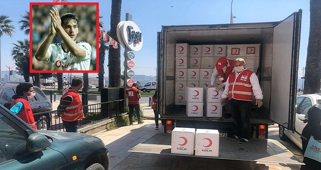 Beşiktaşlı futbolcudan Türk Kızılay Karşıyaka Şubesi'ne bağış