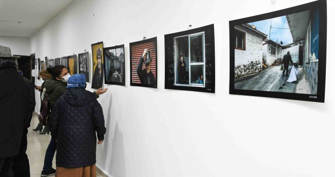 ''Kadınların Objektifinden Karabağlar'' sergisi açıldı