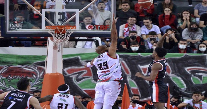 Pınar Karşıyaka'ya evinde şok...