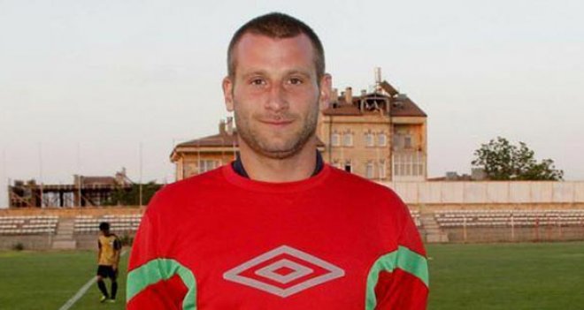 35 Numaralı kaleci kazağı giyen Bicik, devler ligine kalmak istiyor...