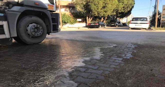 Doğalgaz ve altyapı çalışmaları tamamlanan cadde ve sokaklar sulanıyor