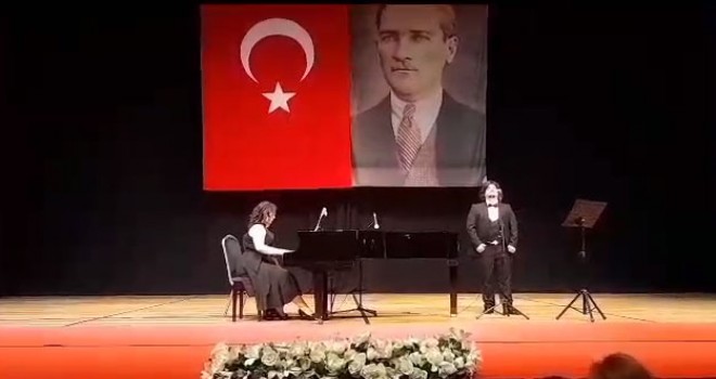 Karşıyakalı opera sanatçısı Pezek'e büyük alkış