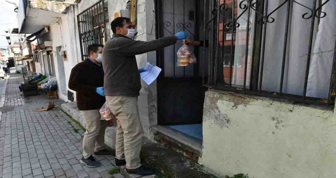 İzmir'de 16 bin ihtiyaç sahibi aileye gıda paketi dağıtıldı