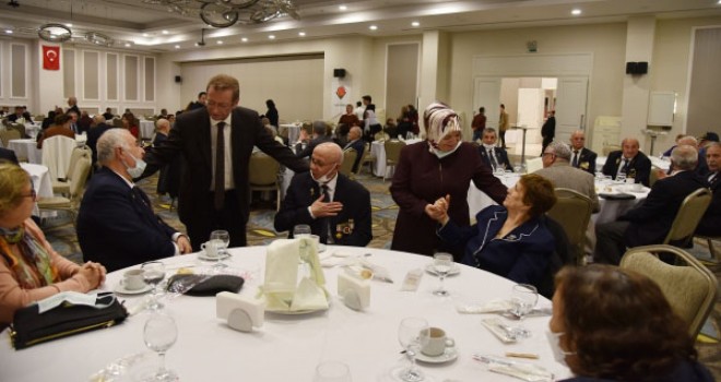 Karşıyaka Kaymakamlığı'ndan şehit ve gazi aileleri için iftar