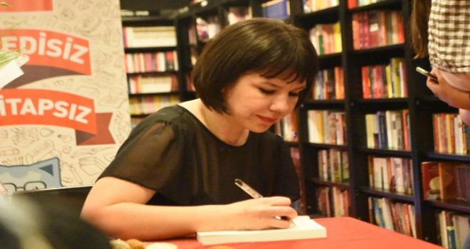 Hapis cezası alan Pucca Karşıyaka'da okurlarıyla buluştu