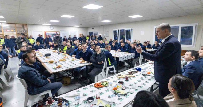 Başkan Tugay, mesaiye emekçi ile başladı