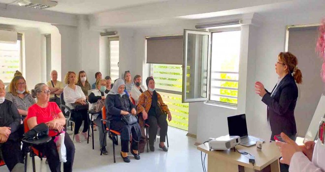 Çiğlili Kadınlar ''Sağlıklı Yaş Alma'' seminerinde buluştu
