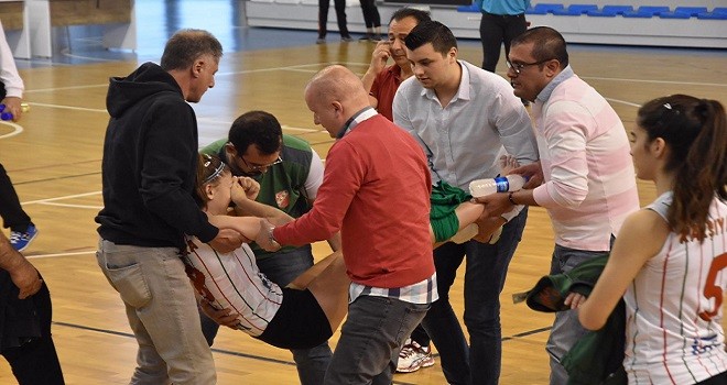 Türkiye Küçük Kızlar Voleybol Şampiyonası'nda sağlık skandalı...