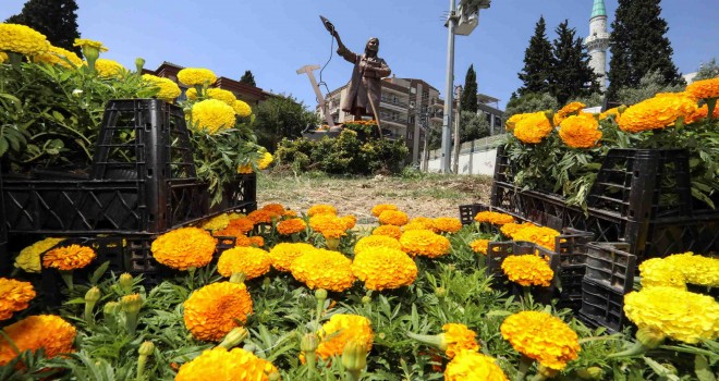 Buca’nın sokakları çiçek açtı