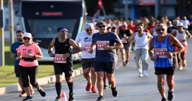 ​9 Eylül İzmir Yarı Maratonu’nda kurtuluş coşkusu
