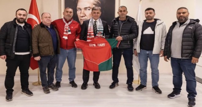 Karşıyaka Taraftar Derneği ve Çarşı Grubu Başkan Tugay'ı ziyaret etti