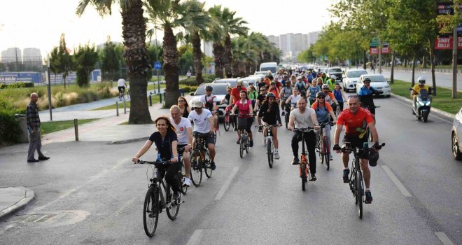 Pedallar Karşıyaka'da Dünya Bisiklet Günü için çevrildi