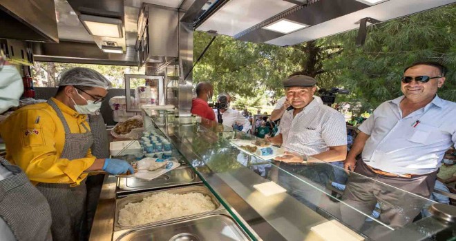 İzmir Büyükşehir Belediyesi'nden 3 bin kişilik mobil mutfak