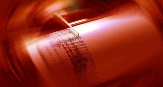 4 şiddetindeki deprem Karşıyakalıları korkuttu