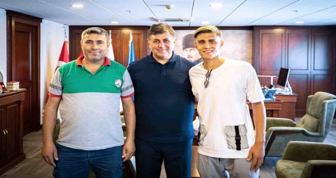 Başkan Tugay, Galatasaray'a transfer olan Kazımcan'ı konuk etti
