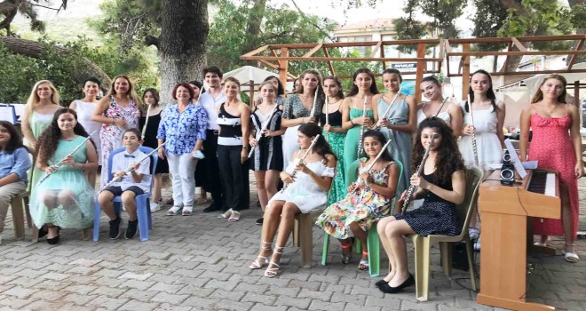 Piyano ve flütün muhteşem armonisi Karaburun’da buluştu