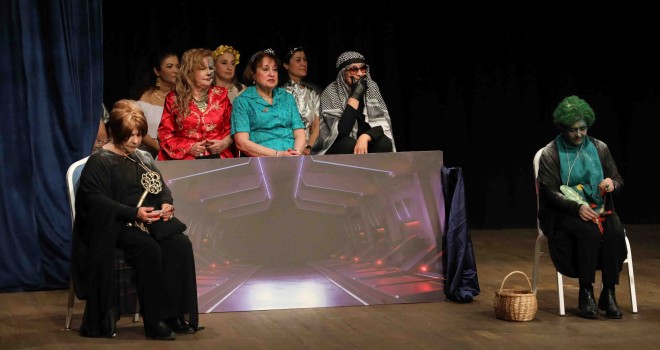 Güçlü Kadınlar depremzedeler için sahne aldı