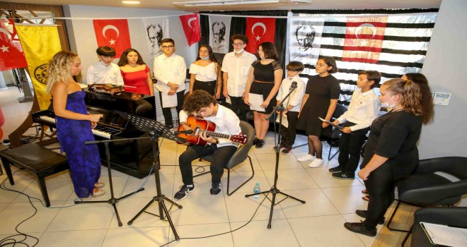 Kızılçullu gençlerinden 30 Ağustos resitali