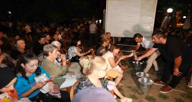 Efes Selçuk'ta anılar sinema ve gazozla canlandı