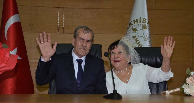 45 yıl önce aşk yaşadılar, 45 yıl sonra evlendiler...