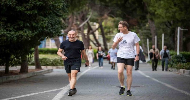 Başkan Soyer ile Büyükelçi Meyer-Landrut Otomobilsiz Kent Günü’ne yürüyerek başladı