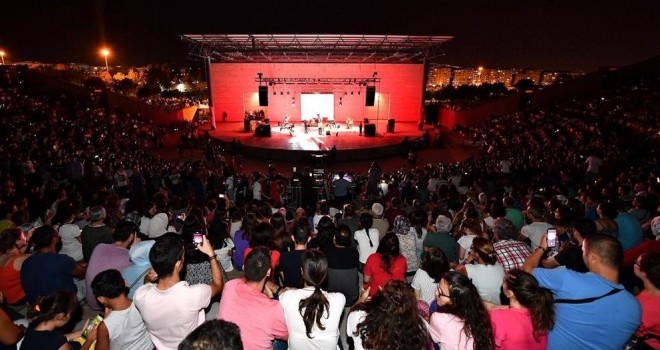 Aşık Veysel’de ustalar geçidi