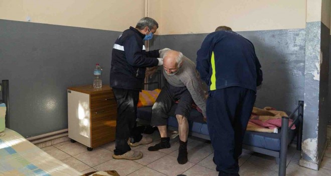 İzmir'de soğuğa karşı dayanışma çatısı