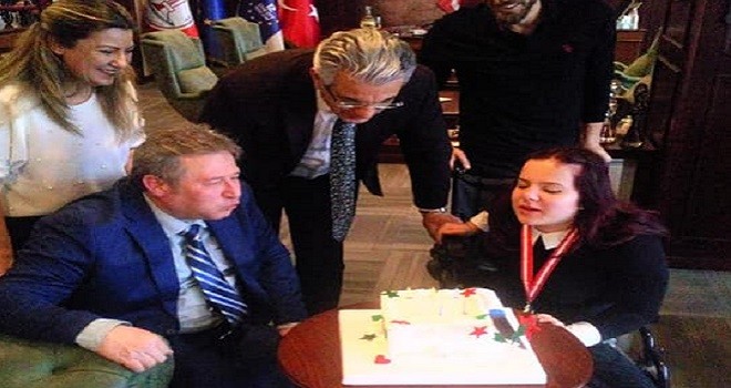 Şampiyonlara başkandan pastalı kutlama...