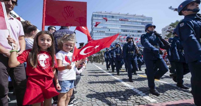 İzmir’de ''Zafer Bayramı'' coşkusu