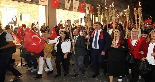 Karşıyaka'da Cumhuriyet coşkusu başladı...