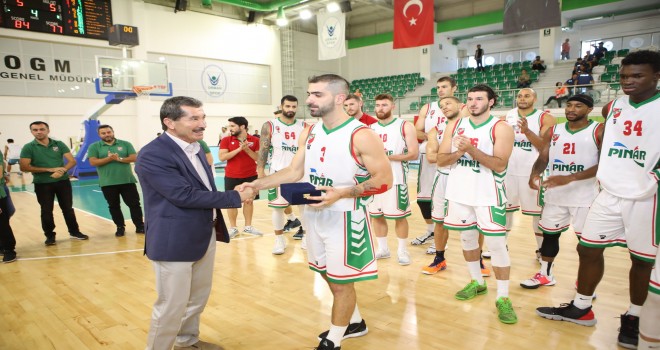 Dnipro'yu yenen Pınar Karşıyaka birinci...