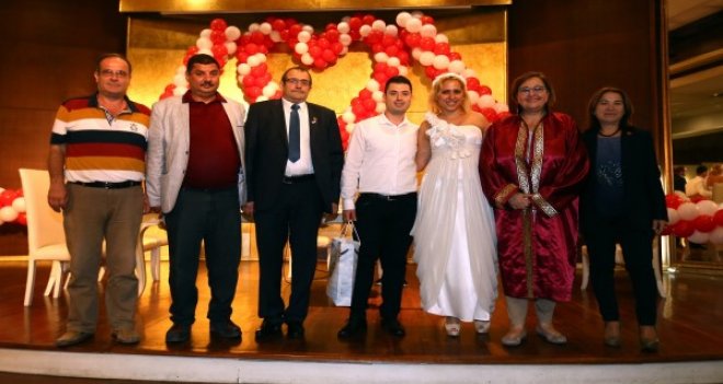 49 çift 90. yılda evlendi