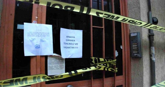 Boşaltılan iki binaya hala girilemiyor