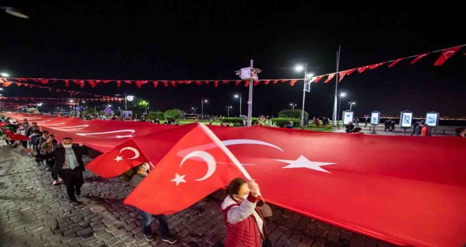İzmir'de üç gün üç gece 99. yıl kutlaması