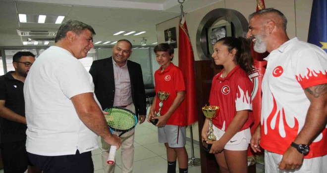 KSK Tenis Şubesi'nden Başkan Tugay'a ziyaret