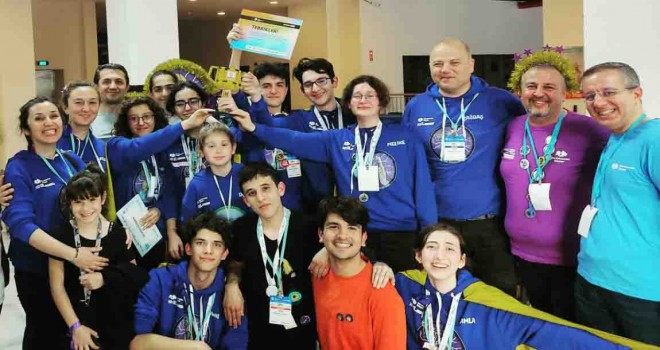 Karşıyaka Cihat Kora Anadolu Lisesi Robokod HighFive Ege Bölgesi Şampiyonu oldu