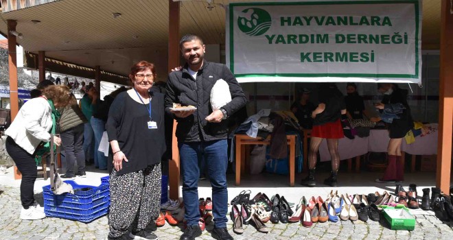 Foça'da sokak canları için bahar kermesi