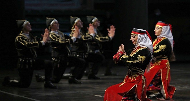 Karşıyaka Belediyesi’nden ücretsiz halk dansları kursu
